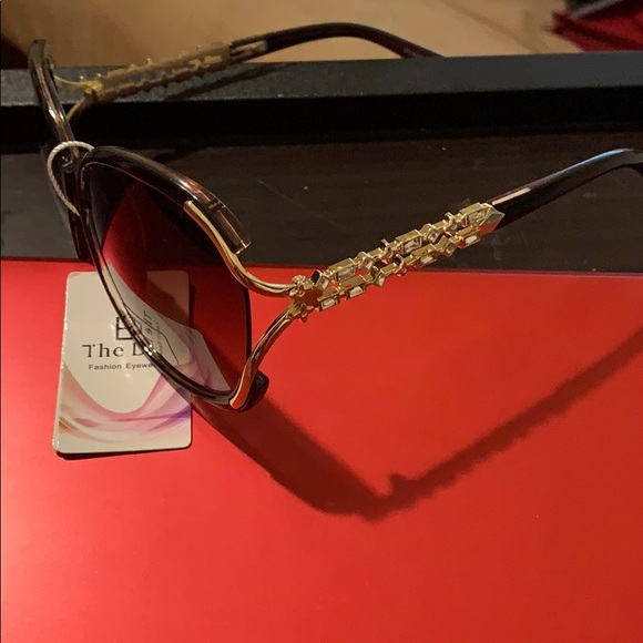 Sunglasses - Picture 3 of 3